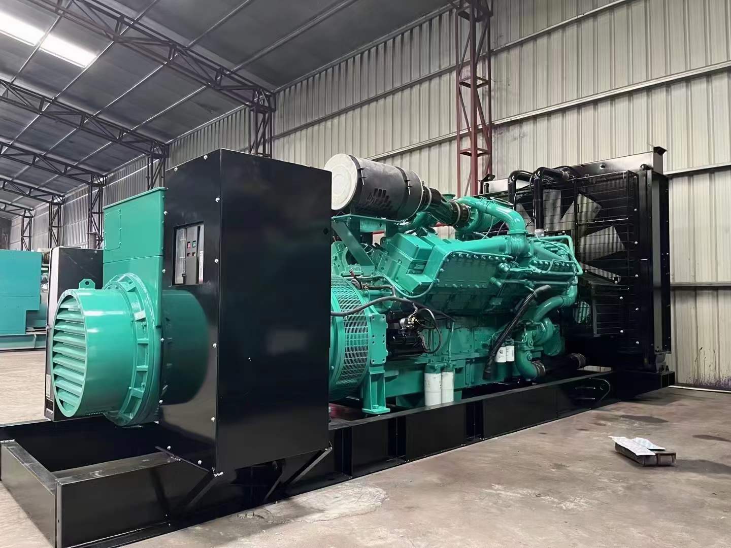 新干如何降低 800kW 柴油发电机输出电流的波动？