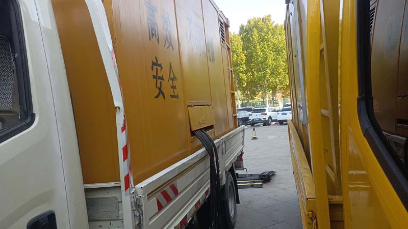 新干如何判断柴油发电机组和UPS电源的切换时间是否符合要求？