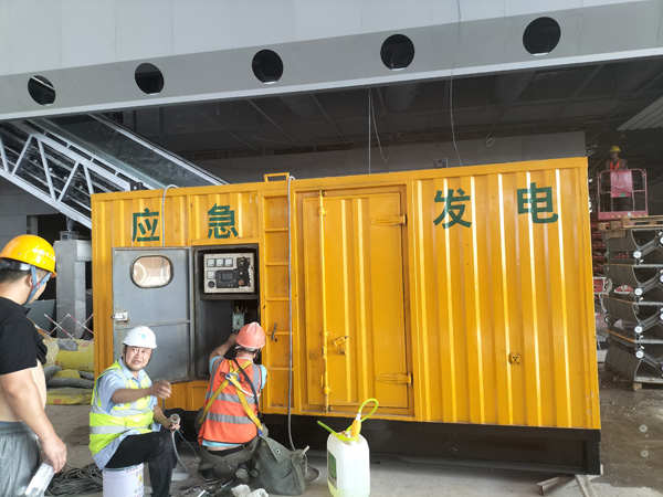 新干怎样判断空气滤清器是否需要更换？