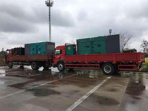 新干涂抹密封胶后，需要等待多长时间才能安装水冷式机油散热器密封件？